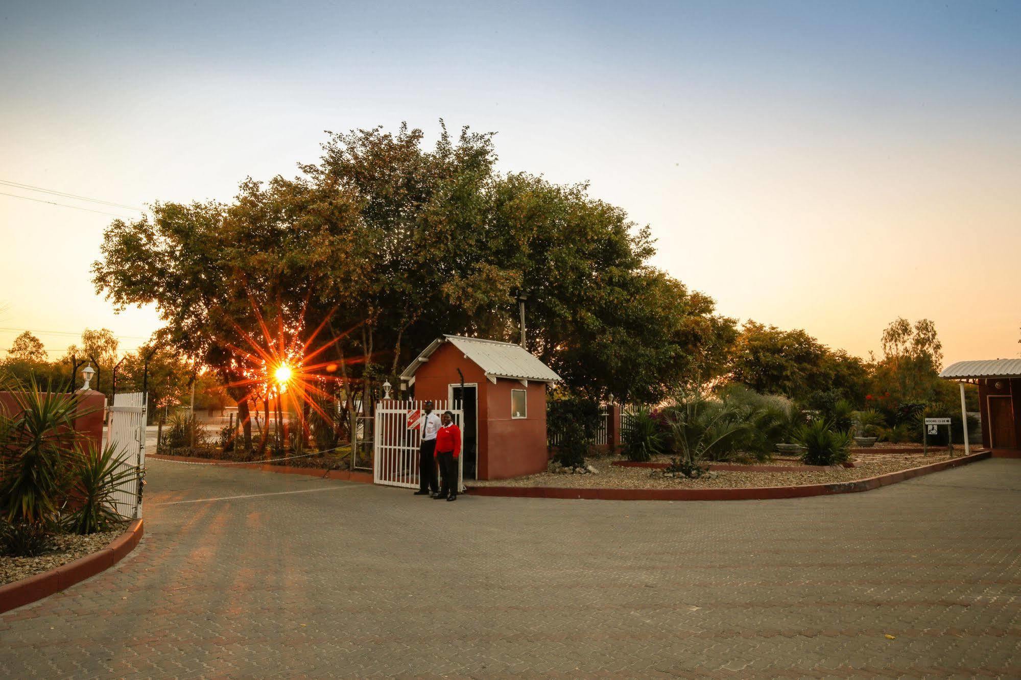 Mokoro Lodge Maun Esterno foto